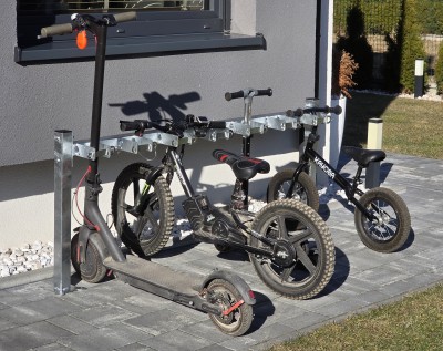 Stojak na Hulajnogi elektryczne ,  rowerki biegowe Peru 21 stanowisk  